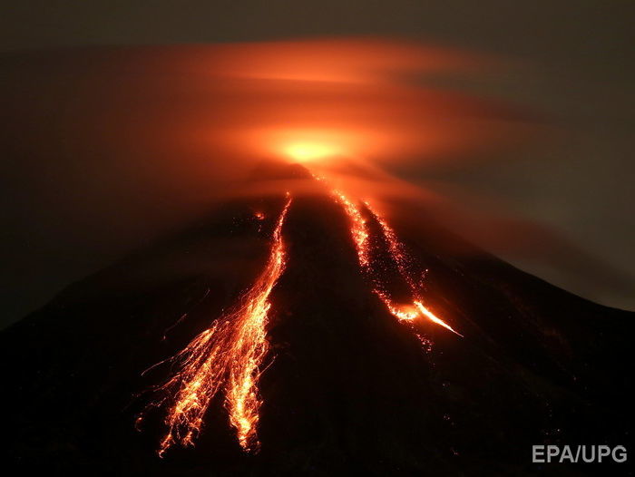 Опубликованы кадры извержения вулкана Колима в Мексике. Видео