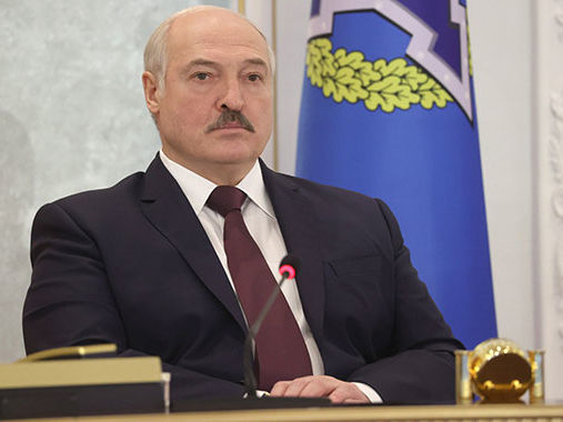 Лукашенко заявил, что НАТО создает военную группировку для захвата Западной Беларуси