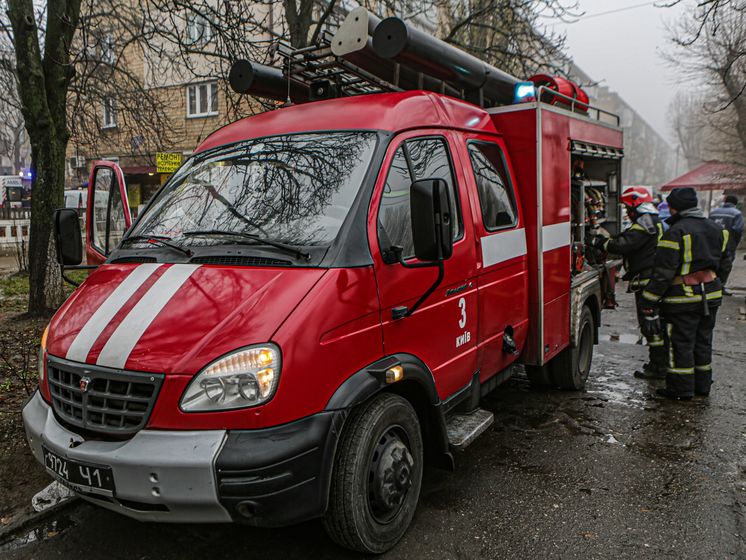 В Киеве во время пожара мужчина выпрыгнул с пятого этажа – ГСЧС