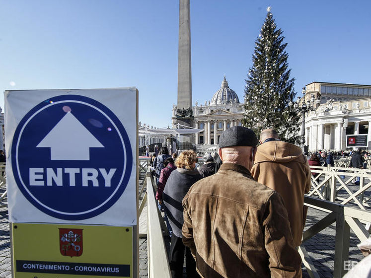 В Ватикане зажгли рождественскую елку и открыли выставку "100 вертепов", среди которых украинский