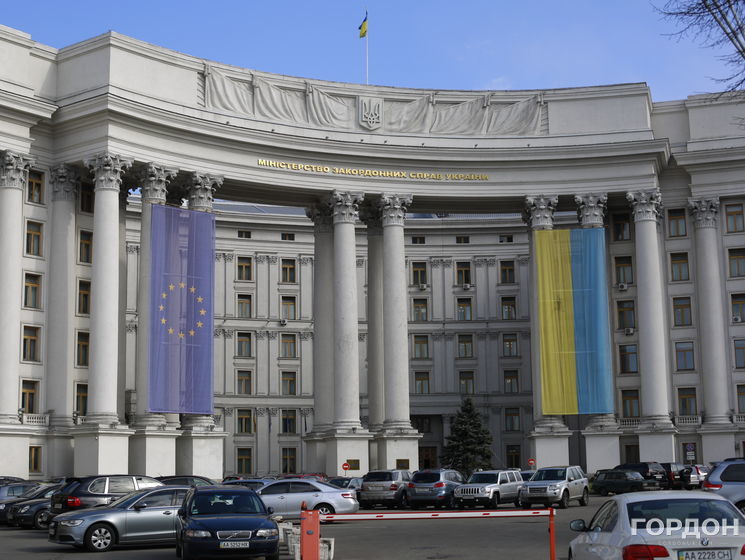 Российский консул вызван в МИД Украины в связи с недопуском к Сущенко дипломатов