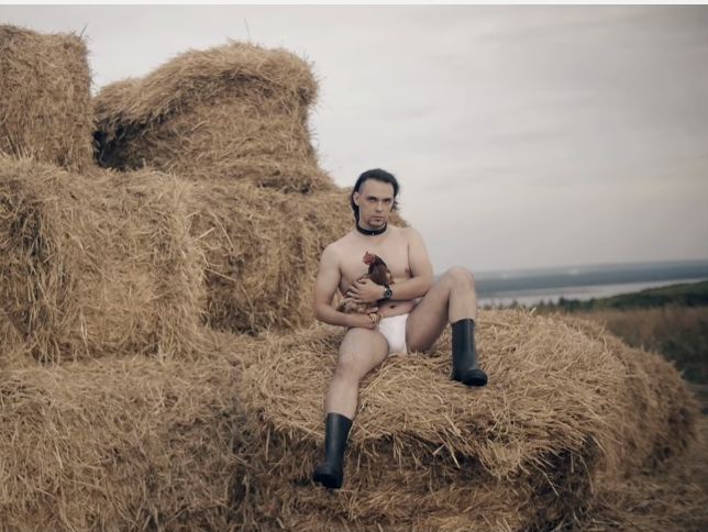 Интернет покоряет вирусная реклама одеколона "Алексей" с экстрактом куриных слез. Видео