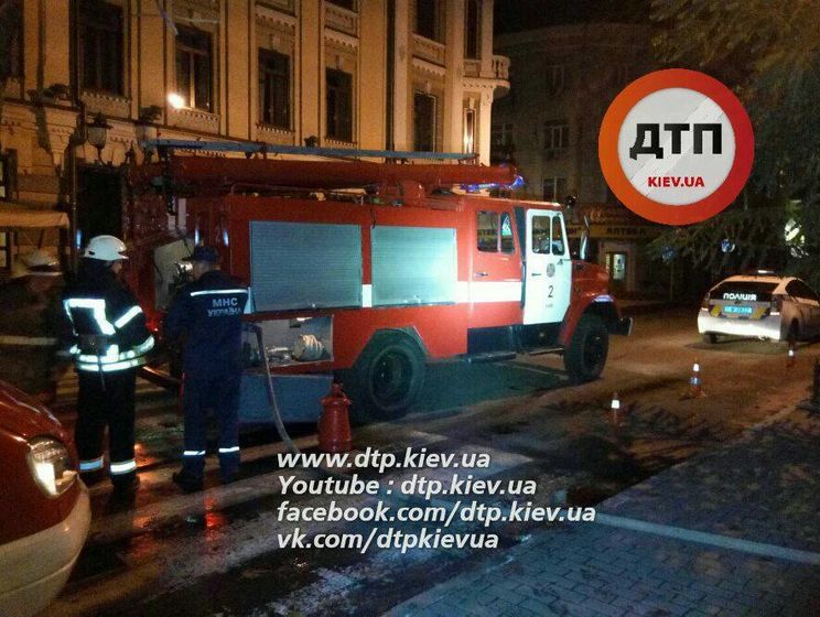 В центре Киева ночью сгорел киоск с охранником