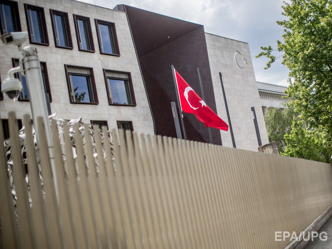 Три турецких дипломата попросили убежища в Германии