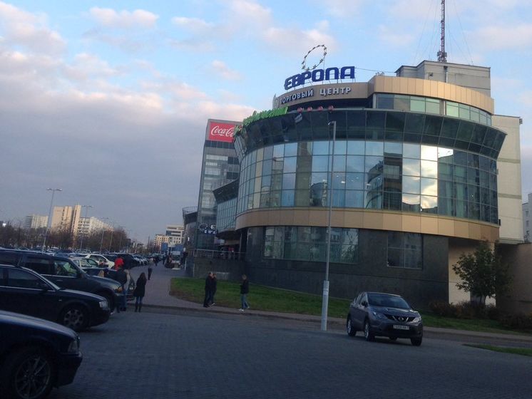В торговом центре Минска неизвестные с бензопилой и топором напали на посетителей, погибла девушка