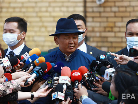 У Монголії уряд іде у відставку після скандалу з перевезенням породіллі з COVID-19