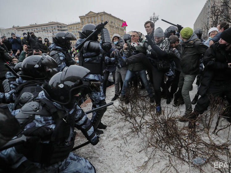 "Путин &ndash; вор". По всей России проходят акции протеста в поддержку Навального, СМИ пишут о небывалом масштабе митингов