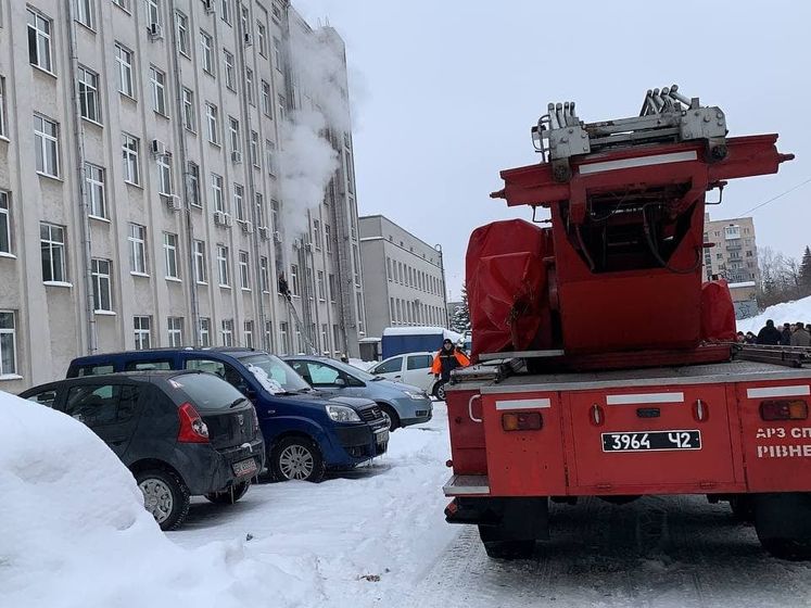 В Ровно горело здание ОГА. Эвакуировали 48 человек, еще около 100 самостоятельно покинули помещение
