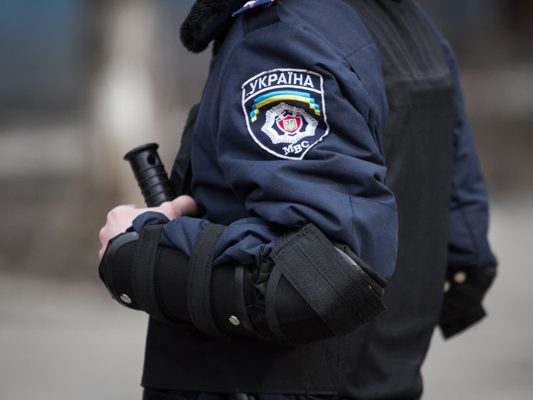 Во Львове злоумышленник пытался спрятаться от полиции, закопав себя в снег