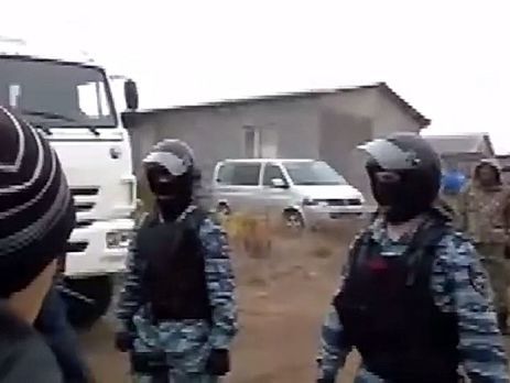 Пятерых крымских татар после обысков задержали по подозрению в терроризме
