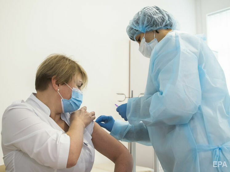 В Украине от коронавируса привили уже более 3 тыс. человек