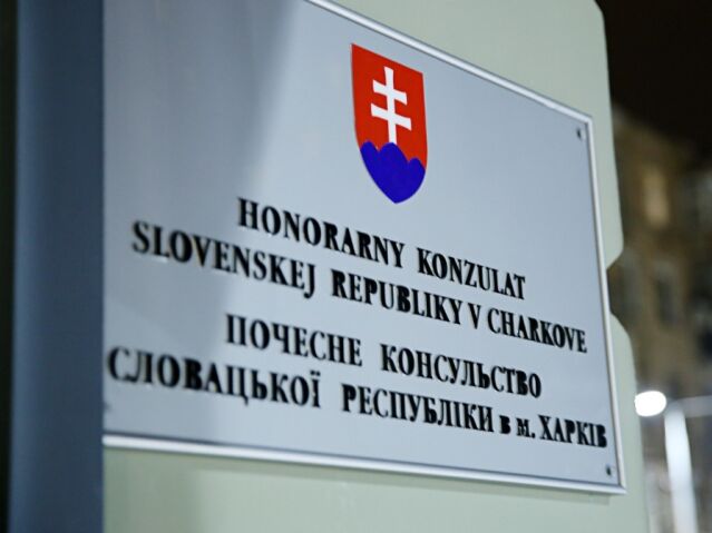 "Міняємо Словаччину на Крим". У Харкові біля словацького консульства з'явилося графіті