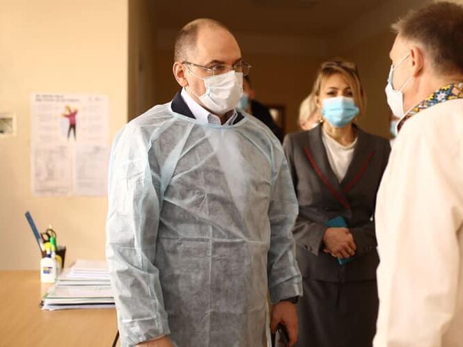 Глава Минздрава Украины назвал фейками сообщения о нежелании врачей вакцинироваться
