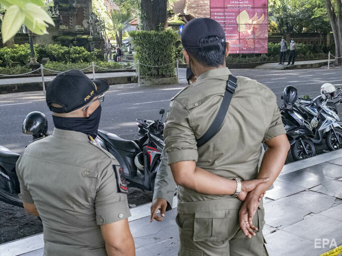 На Бали задержали украинку и россиянина за подделку тестов на COVID-19