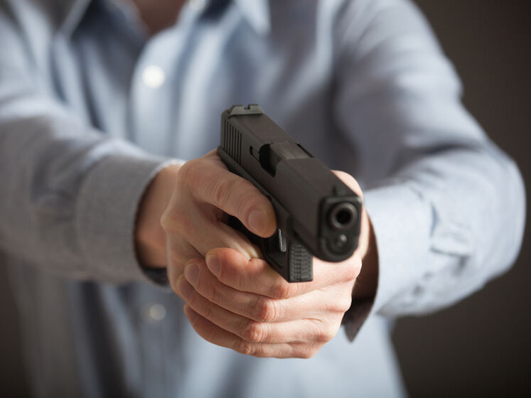 В Тернопольской области фальшивый полицейский угрожал пистолетом 17-летней девушке – полиция
