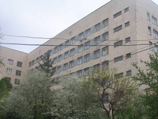 В Киеве 72-летняя женщина выпрыгнула из окна больницы