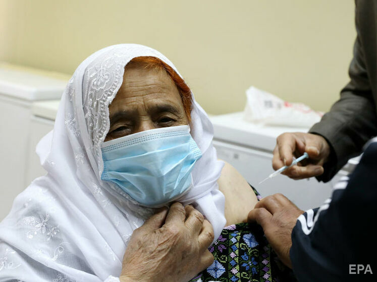 За сутки в мире сделали 17 млн прививок от коронавируса – данные Bloomberg