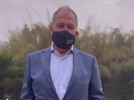 Лавров в Китае надел маску с надписью FCKNG QRNTN