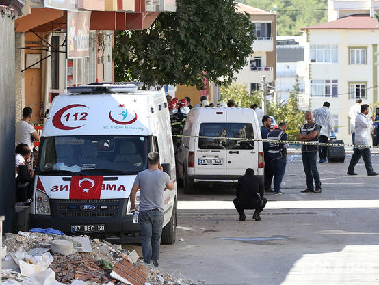 В турецком Газиантепе террорист подорвал себя во время полицейской спецоперации, есть погибшие