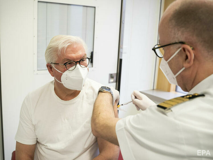 Президент Німеччини вакцинувався проти коронавірусу препаратом від AstraZeneca