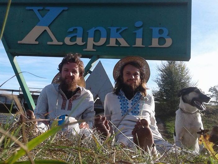 Двое украинских путешественников завершили босой переход из Ужгорода в Харьков