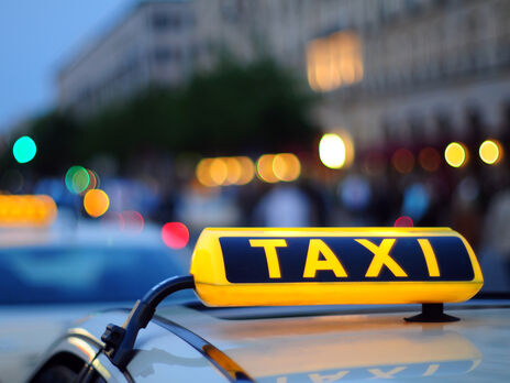 Служби таксі в перший день локдауну в Києві могли підвищити ціни погоджено – АМКУ