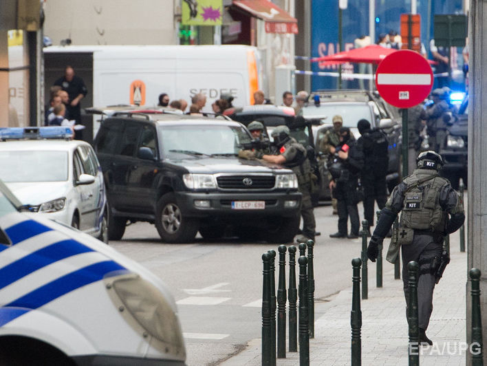 В Бельгии вооруженный мужчина захватил заложников в супермаркете