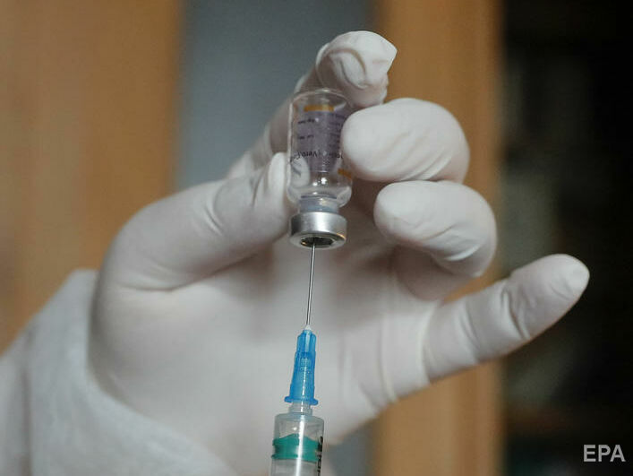 В Украине начинают вакцинировать против коронавируса людей в возрасте от 65 лет