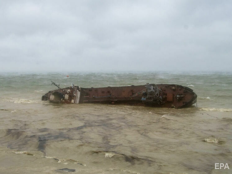 Суд передал в собственность государства затонувший возле Одессы танкер Delfi