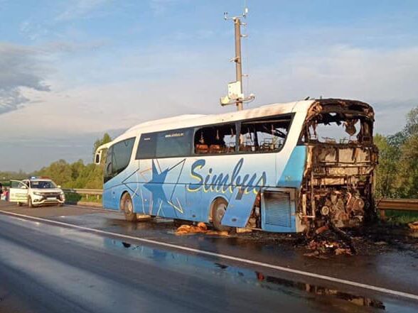 Во Львовской области загорелся автобус с пассажирами