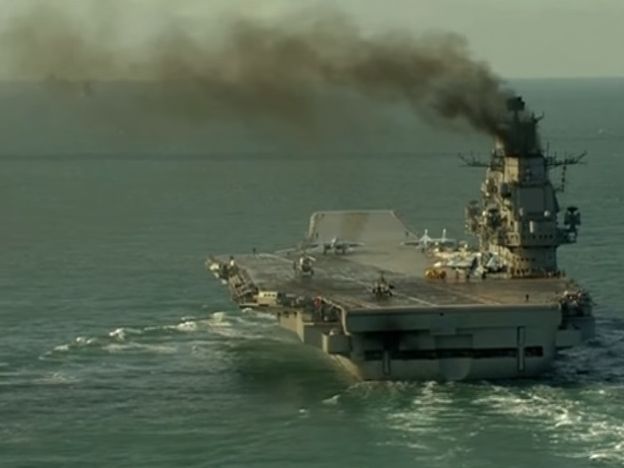 Российский авианосец "Адмирал Кузнецов" отправился на боевое задание с чадящей силовой установкой. Видео