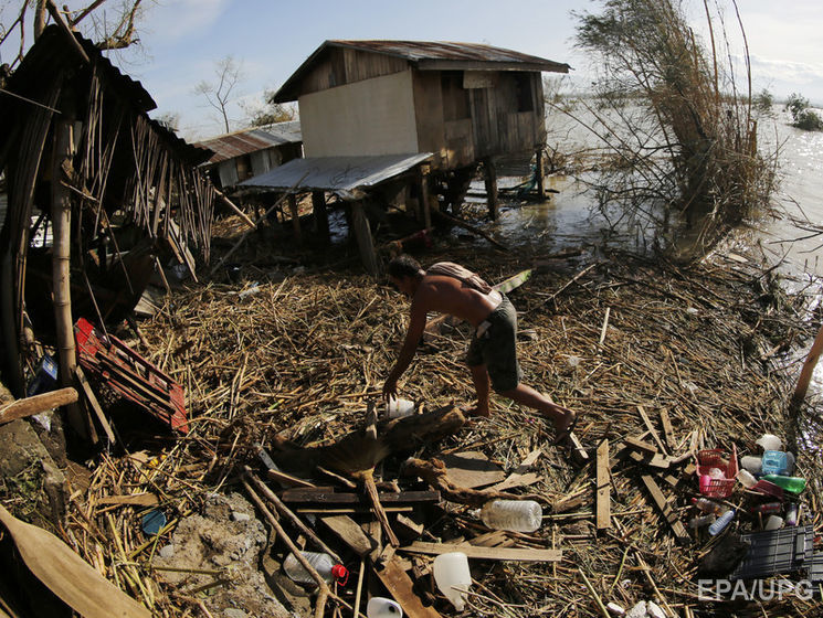 Над Филиппинами пронесся второй за неделю супертайфун
