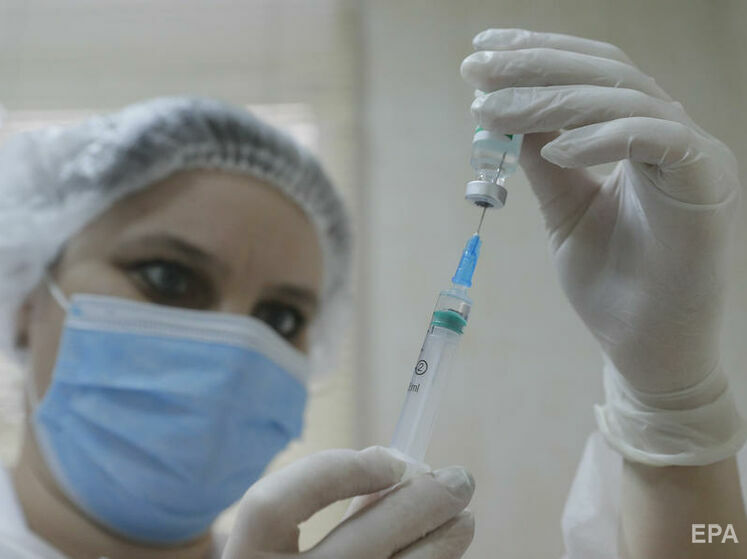 В понедельник прививки от коронавируса делали не во всех регионах Украины