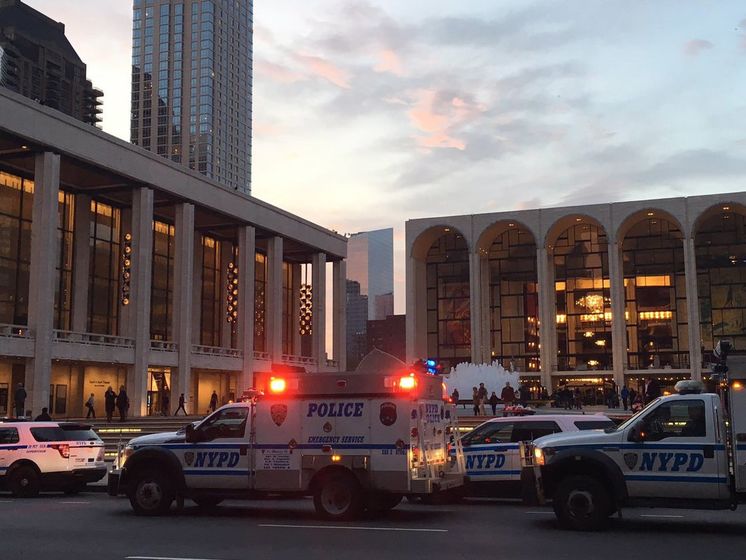 В Нью-Йорке эвакуировали людей из Метрополитен-оперы из-за неизвестного вещества