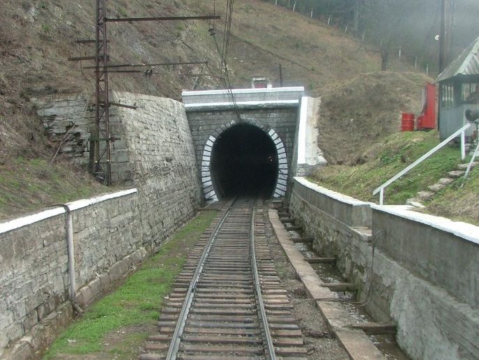 В "Укрзалізниці" заявили, что достроили Бескидский тоннель в Европу