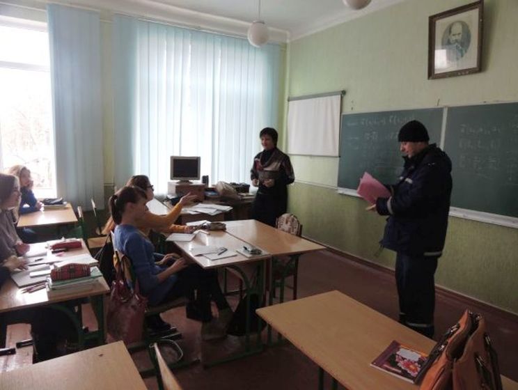 В Винницкой области в школе распылили слезоточивый газ, эвакуировали 1,1 тыс. учеников