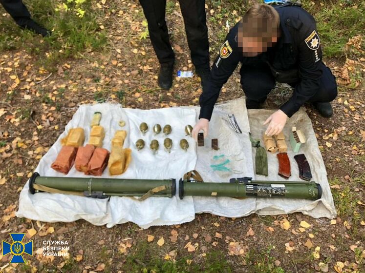 Во время учений у границ с Беларусью СБУ нашла реальный тайник с боеприпасами