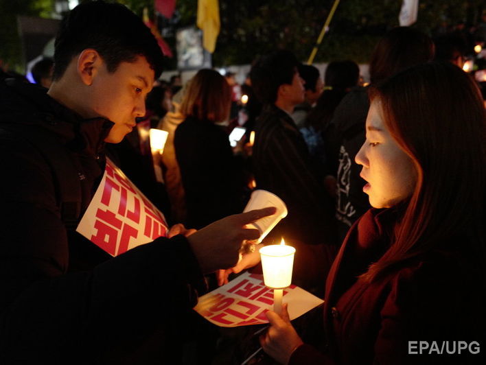 В Южной Корее задержали подругу президента и требуют отставки главы государства