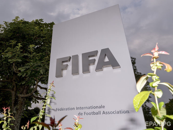 ФИФА оштрафовала Украину за красно-черный флаг на матче против Косово – СМИ
