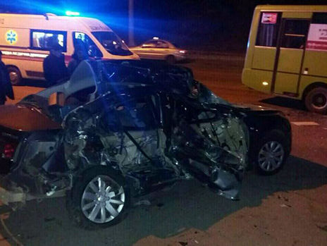 В Харькове три человека погибли при столкновении маршрутки с легковым автомобилем