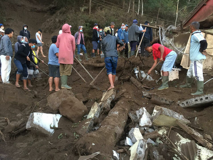 На Бали произошло землетрясение: есть жертвы, под оползнями могут оставаться люди