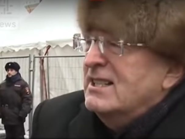 Жириновский на ломаном английском призвал американцев голосовать за Трампа. Видео