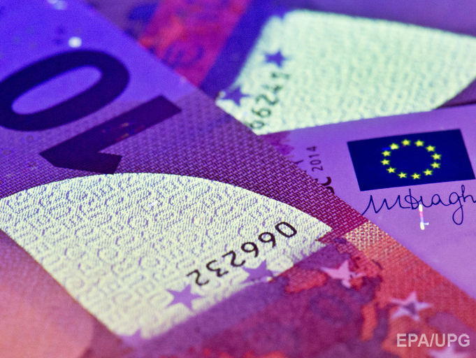Гривна к евро подешевела до 28,37 грн/€