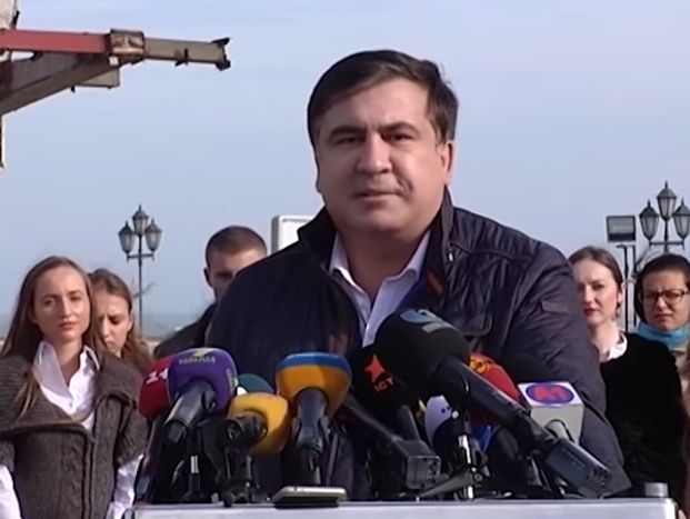 "Какая разница украинцам, кто к ним будет наплевательски относиться &ndash; Порошенко или Янукович?" Полная запись речи Саакашвили об отставке. Видео