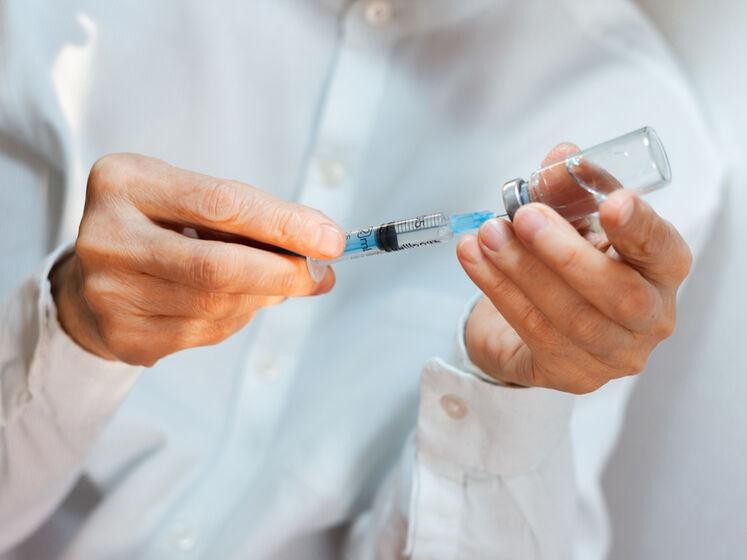 Более 12 млн украинцев получили одну дозу вакцины против COVID-19