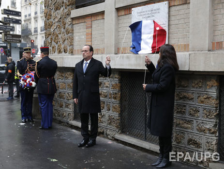 В Париже вспоминают жертв терактов 13 ноября 2015 года. Фоторепортаж