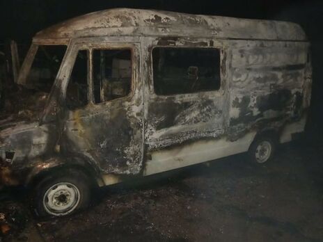 В Киевской области мужчина из-за ревности сжег автомобили двух знакомых своей жены – полиция 
