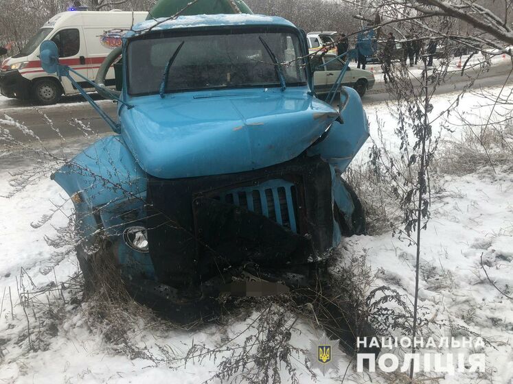 В Винницкой области столкнулись легковой автомобиль и грузовик, погибло три человека