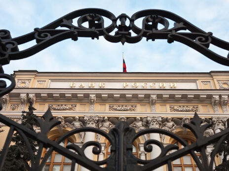 Курс рубля падает. Центробанк РФ объявил о приостановке покупки иностранной валюты