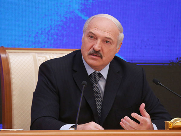 Лукашенко заявил, что "разбаловал" жителей Беларуси